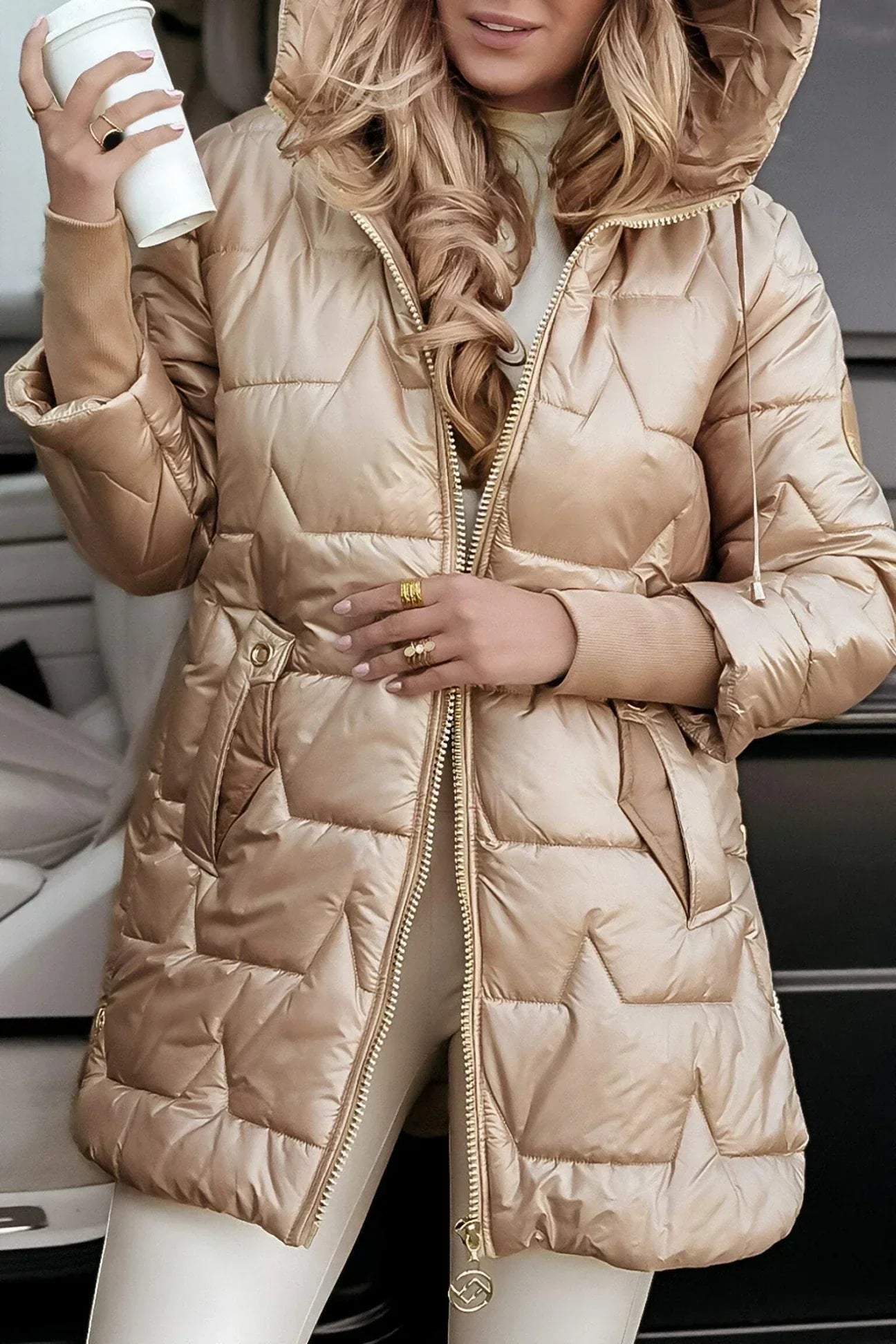 ColeccionMontecarlo™ | Elegante abrigo de invierno con capucha y acolchado